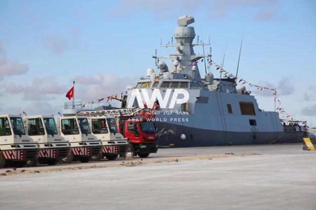 سفينة حربية تركية ترسو في ميناء مقديشو عقب وصولها بعد أكثر من شهرين من إبرام اتفاقية دفاعية اقتصادية مدتها 10 سنوات بين الصومال وتركيا (23 أبريل نيسان 2024)  