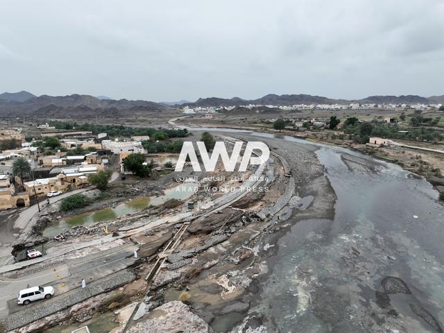آثار مياه أمطار غزيرة غمرت منطقة واسعة في ولاية المضيبي شرق سلطنة عمان بعدما ضرب منخفض جوي عدة مناطق من البلاد وتسبب في وفاة عدد من الأشخاص وأضرار مادية كبيرة (16 أبريل نيسان 2024)