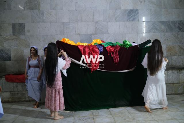 إيزيديون يحتفلون بحلول رأس السنة الجديدة في معبد لالش في قضاء سنجار بالعراق، والذي يعد أحد أبرز الأعياد الدينية لدى الطائفة الإيزيدية  (17 أبريل نيسان 2024)